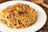 Aromatic Bacon, Onion, and Thyme Spaghetti