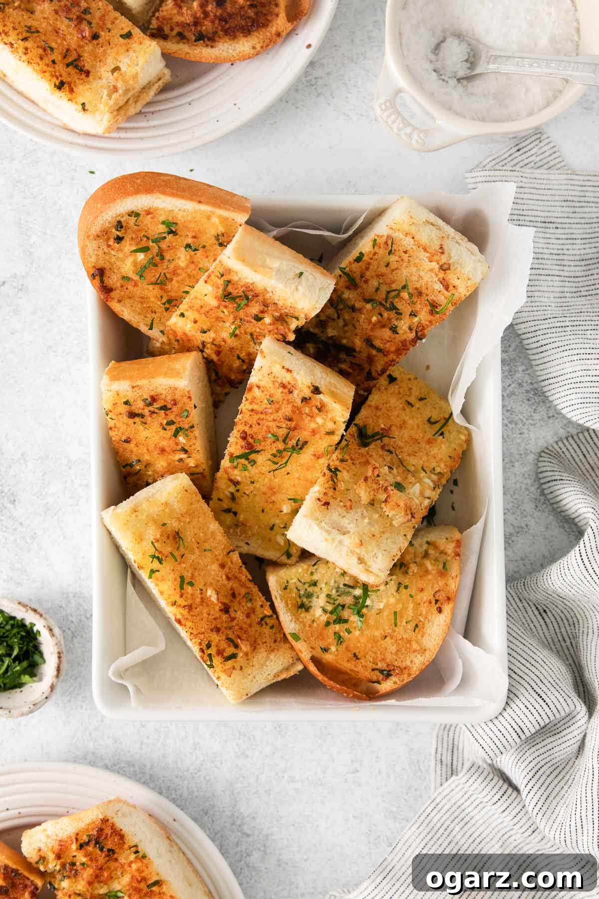 Air-Fried Garlic Bread Perfection 6 Freshly made Air Fryer garlic bread in a rustic bread basket, ready for serving.