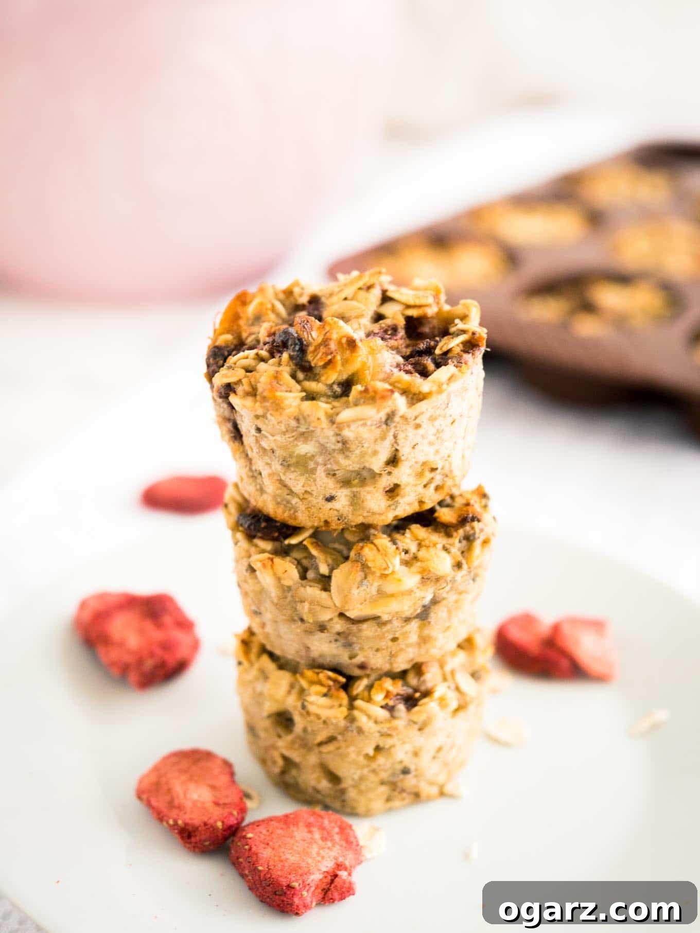 Healthy Strawberry Baked Oatmeal Cups 2 Strawberry Baked Oatmeal Cups, made with oats, chia seeds, and real strawberries for a healthy and quick breakfast.
