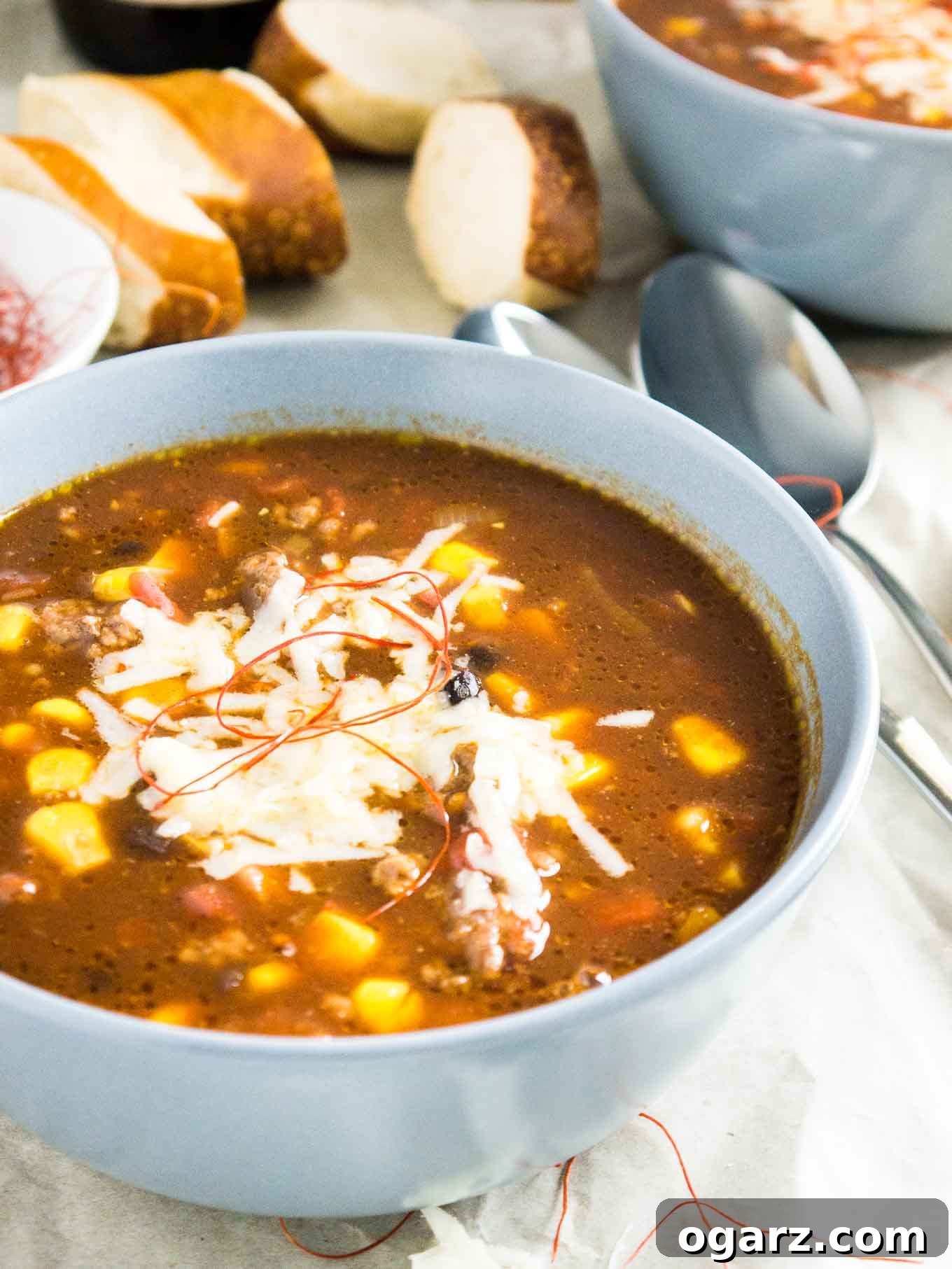 Beer Chili con Carne is my husband's favorite dish to make when his friends come over! A hearty meal made with beer that is sure to be a crowd-pleaser.