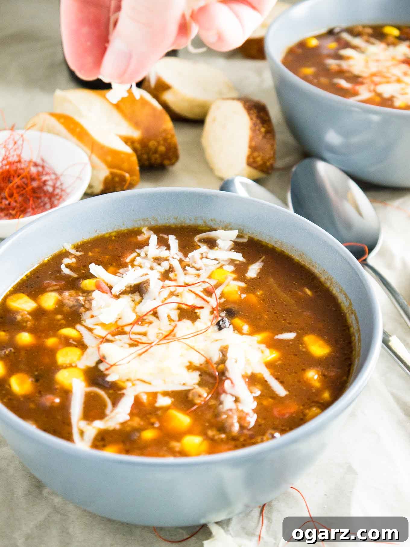 Beer Chili con Carne is my husband's favorite dish to make when his friends come over! A hearty meal made with beer that is sure to be a crowd-pleaser.